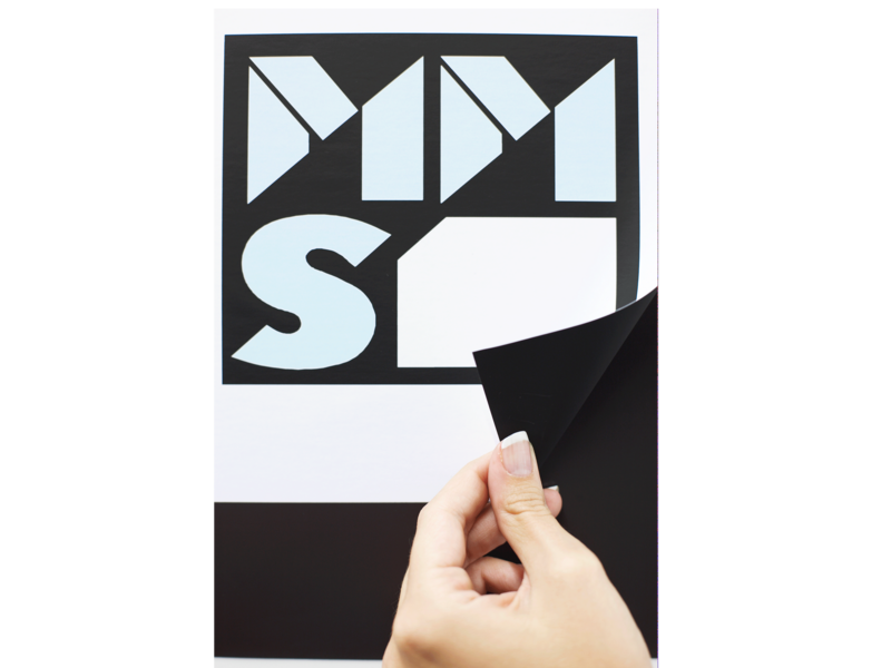Feuille ferreuse pour support magnétique